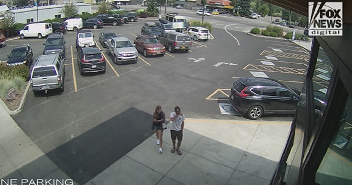 Expert: Gabby Petito Showed Signs That She ‘Feared Attack’ from Brian Laundrie in Last Surveillance Vid