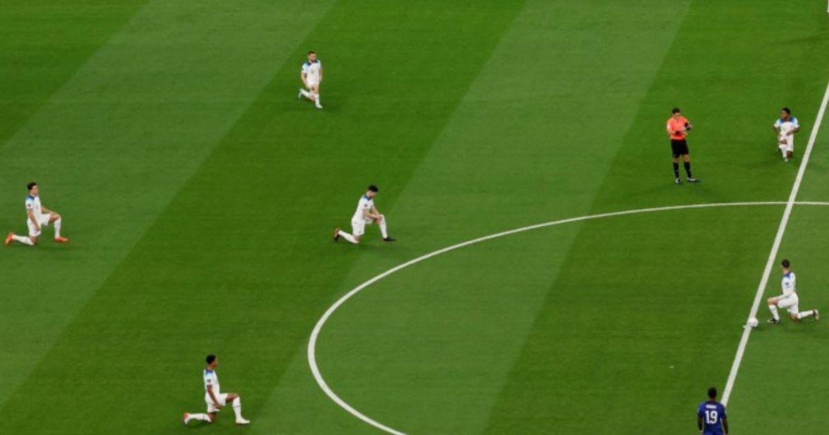 Entire England Soccer Team Kneels Before Kickoff, But Look at What Team USA Did