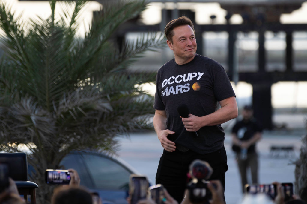 Elon Musk Shares Video of What Was Found in Twitter HQ Closet – 2-Word Shirt