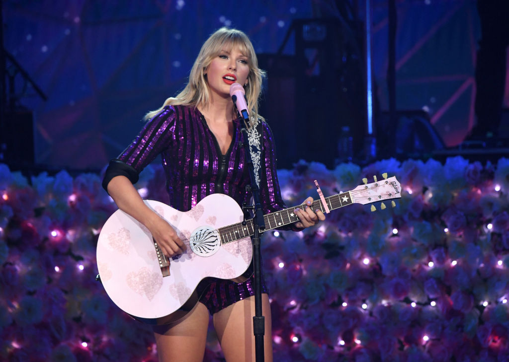 Taylor Swift Sends Gift to Fan Battling Stage 4 Cancer