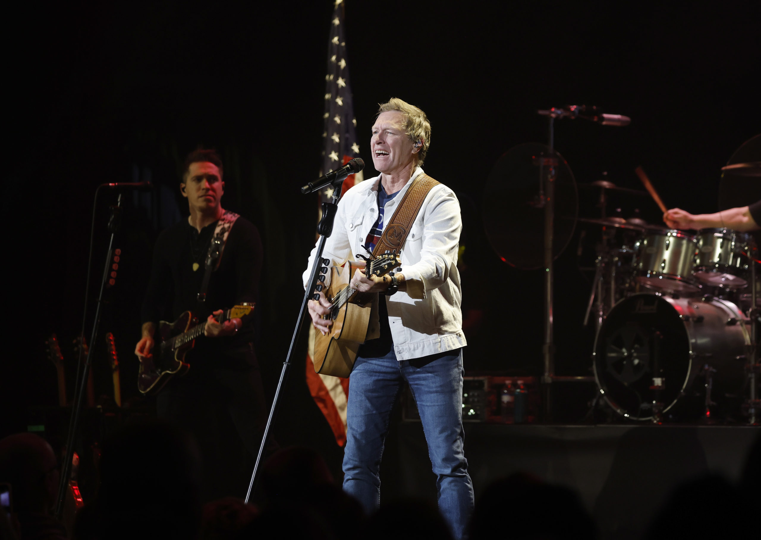 Country Music Singer Performs for Troops in Cold Weather: ‘Those Are My Brothers and Sisters’
