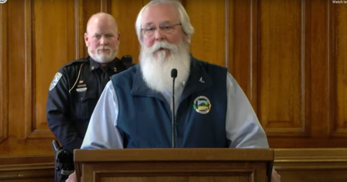 Latah County (Idaho), Prosecutor Bill Thompson, flanked by Police Chief James Fry, discusses the new development in the case.