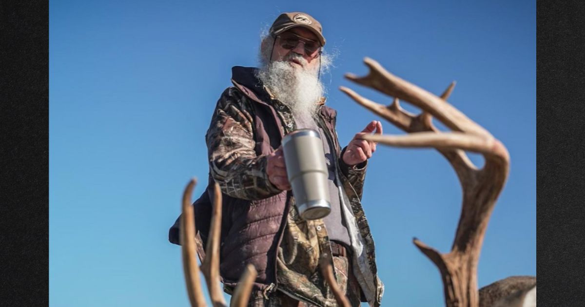 "Duck Dynasty" star Si Robertson's team had a successful hunt at the Texas ranch.