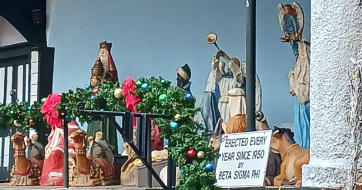 City Tells Owner of Nativity Display to Take It Down – Something Amazing Happens When He Refuses to Comply