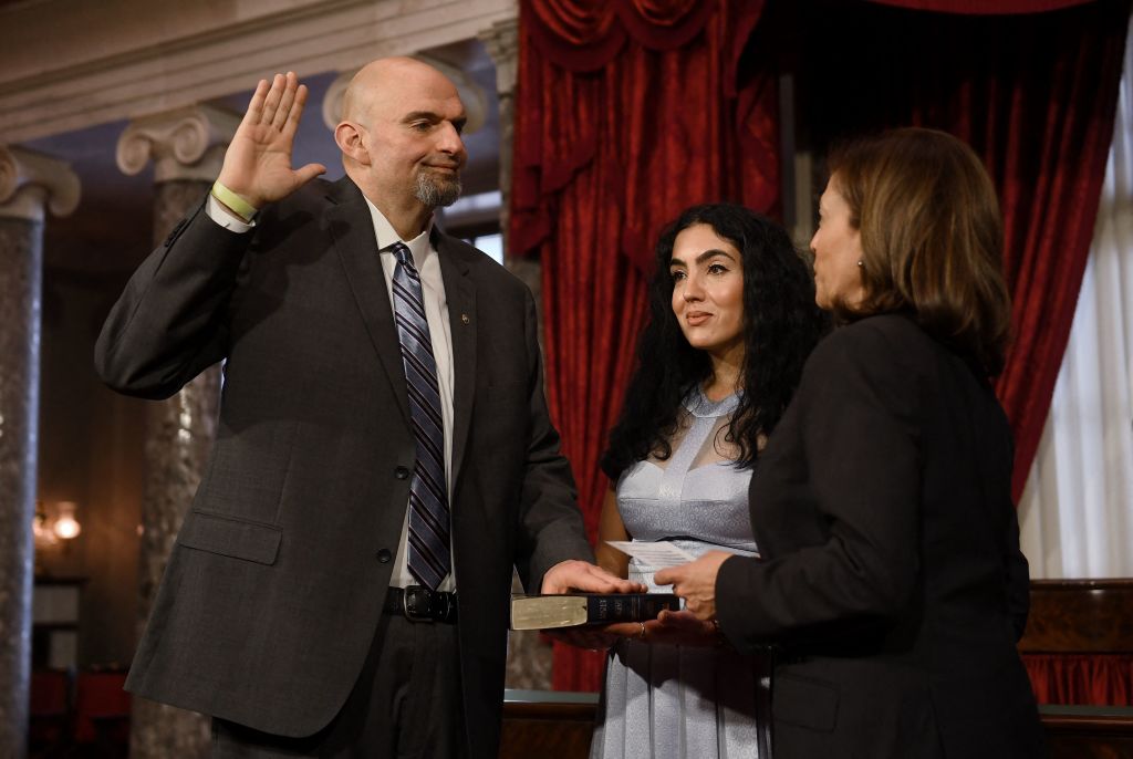 John Fetterman Looks Completely Lost in First Moments as US Senator