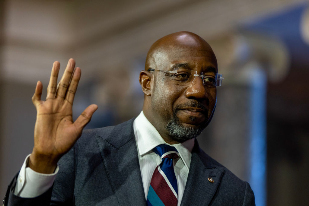 Twitter Users Concerned After Noticing Detail About Dem’s Hand While Being Sworn In – ‘Can’t Unsee’ It