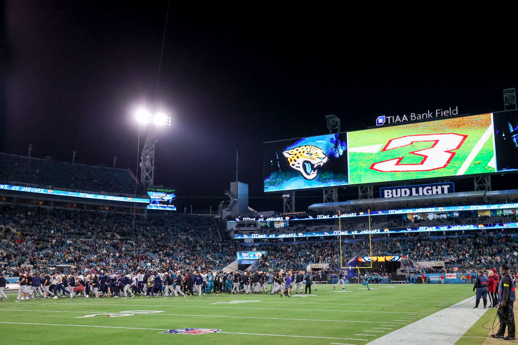 Watch This Incredible Moment Before NFL Game: “There Is Power in Prayer!”