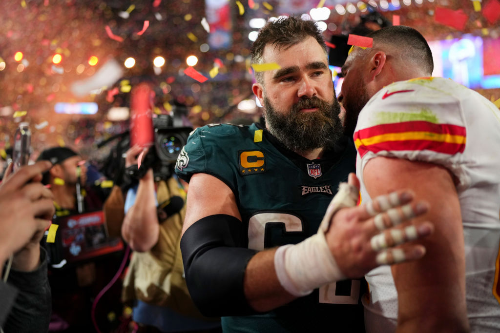 Eagles’ Jason Kelce Reveals Message to Emotional Rival Brother Chiefs’ Player After Super Bowl