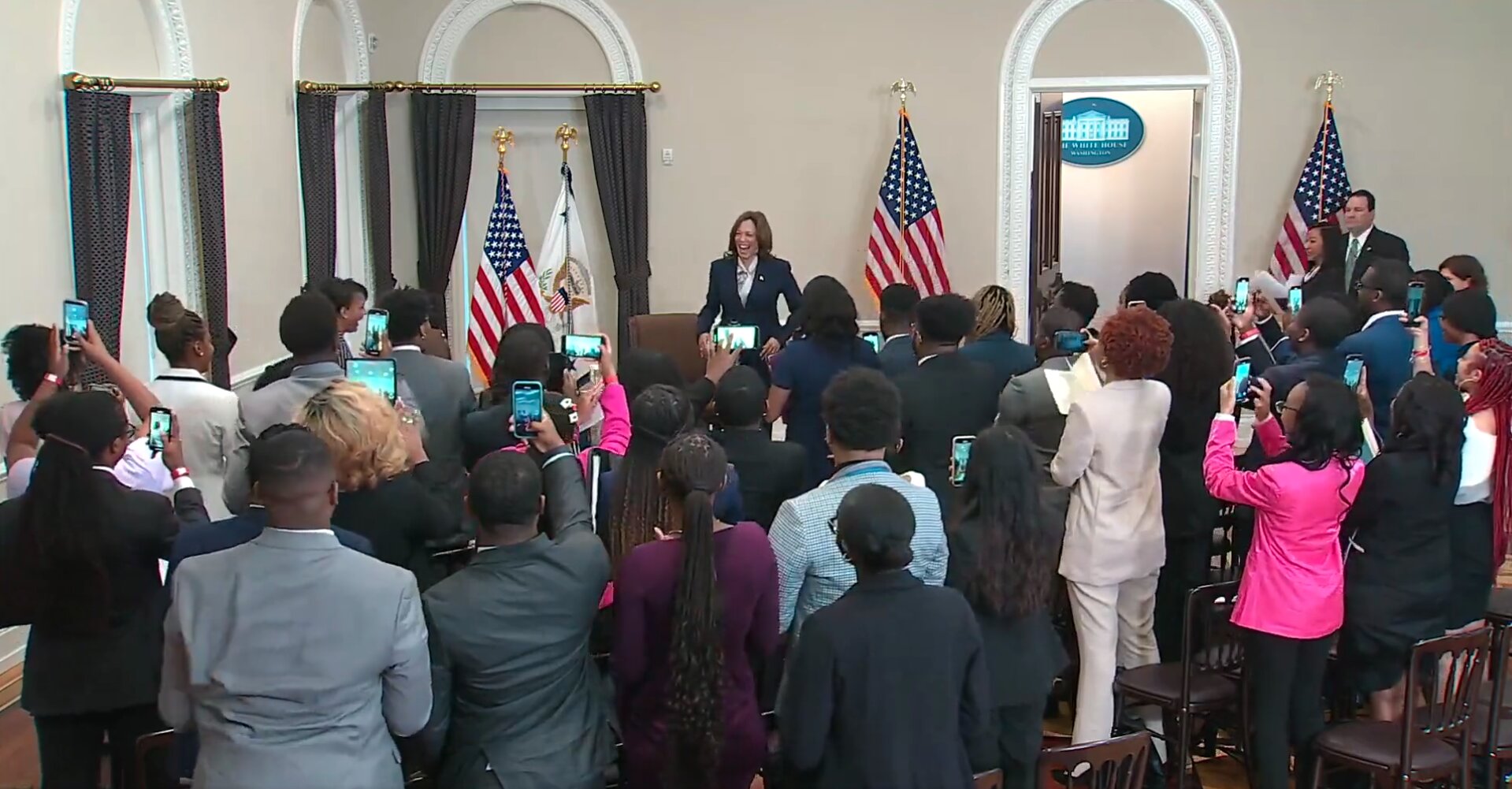 Watch: Audience Told ‘You Can Clap’ As Harris Enters the Room