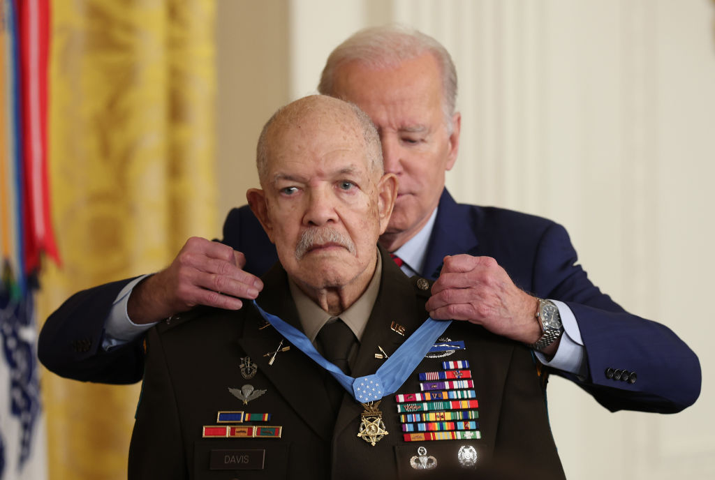 Real-Life Rambo: Medal of Honor Winner Fought Off Countless Enemies Using His Pinkie Finger During 20-Hour Fight
