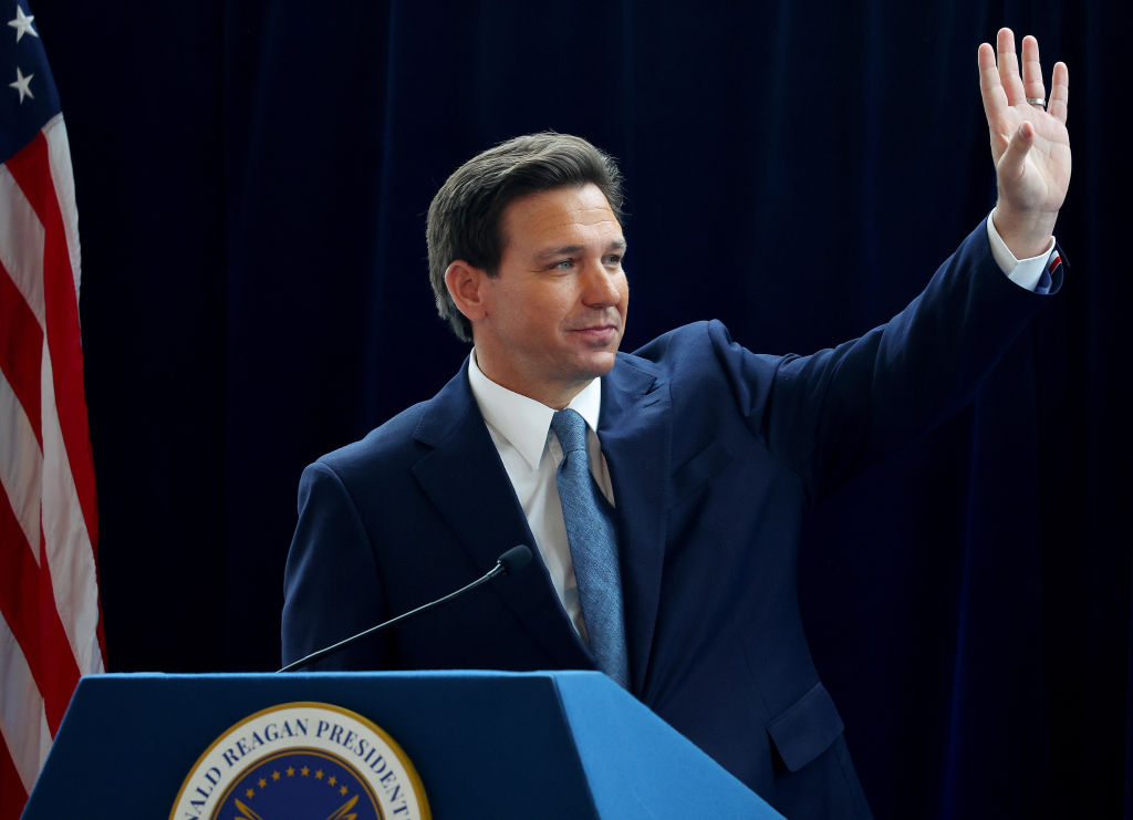Twitter Users Shocked by DeSantis’ Big Change in New Photo: Sign of a ‘Imminent Presidential Campaign’?
