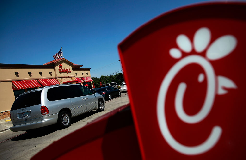 Three ‘Hero’ Marines Intervene in Violent Attack at Chick-fil-A, Snap Suspect’s Weapon in Half