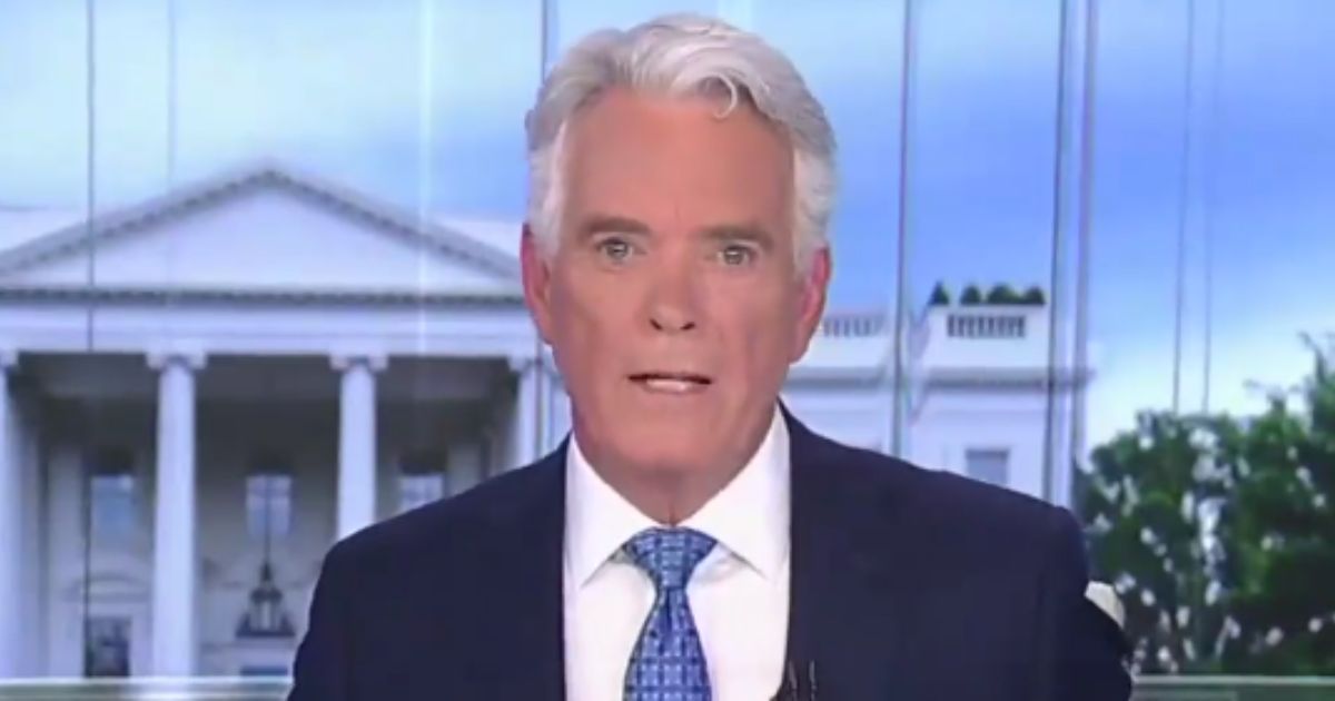Fox anchor John Roberts apologizes Tuesday after making a comment on the former New Jersey Gov. Chris Christie’s weight.