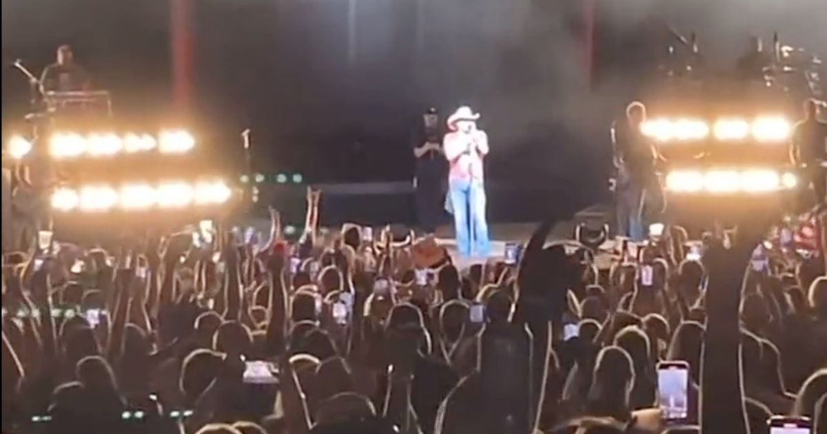 Jason Aldean in concert