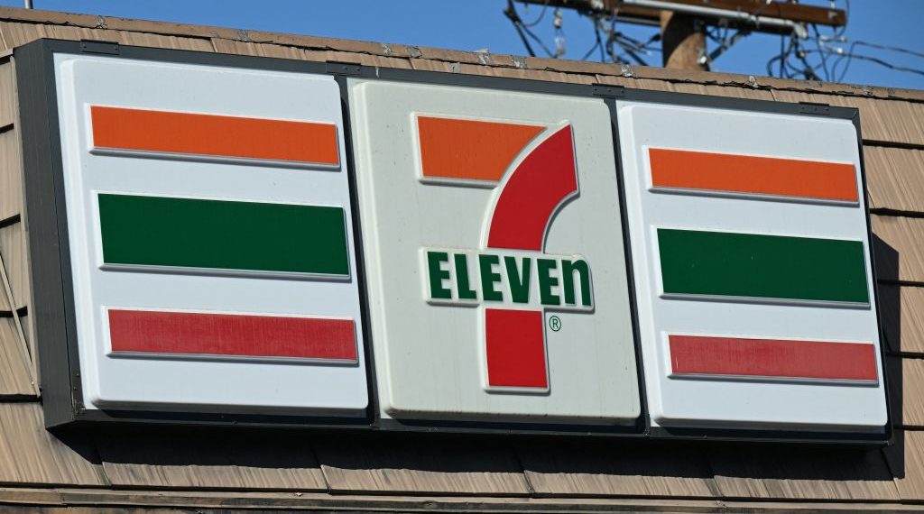 7-Eleven Workers From Viral Video Beating Alleged Robber, Under Investigation