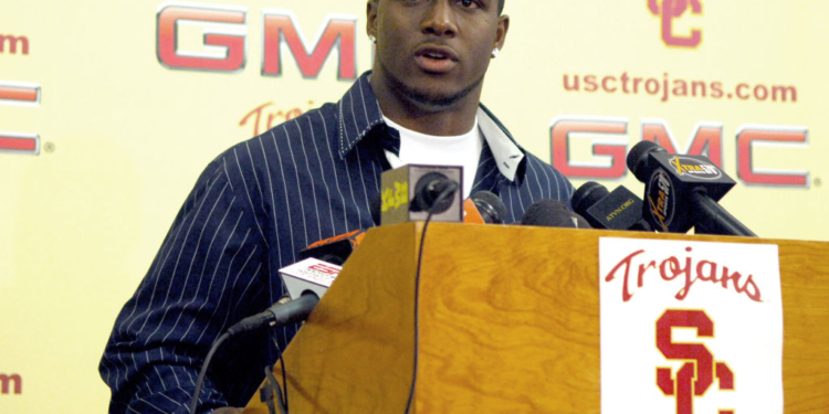 Reggie Bush Scores Heisman Back