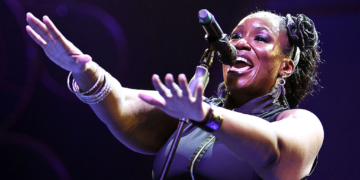 Grammy-Winning Singer Mandisa Dies at 47