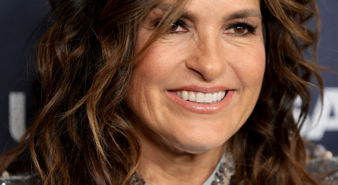 Hargitay Mistaken for Real Officer, Helps Lost Girl