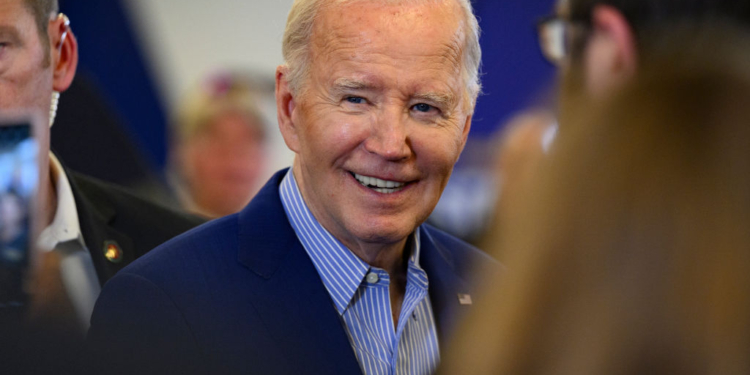Biden Poised to Get Kennedy Family Nod