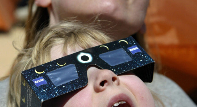 Total Eclipse to Darken Skies Monday