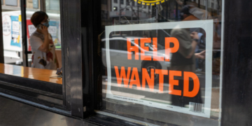 Weekly Jobless Claims Unexpectedly Shoot Up to ‘Worrisome’ Level