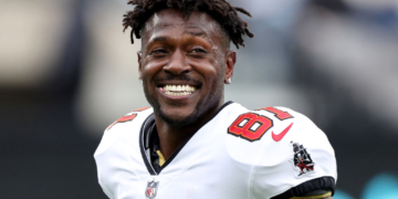 ‘I’m Broke’ – Infamous NFL Star Hits Rock Bottom, Files for Bankruptcy as Debt Reaches $3M