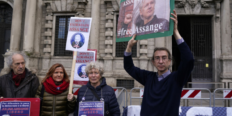 Julian Assange Can Appeal Extradition to US, Judges Rule