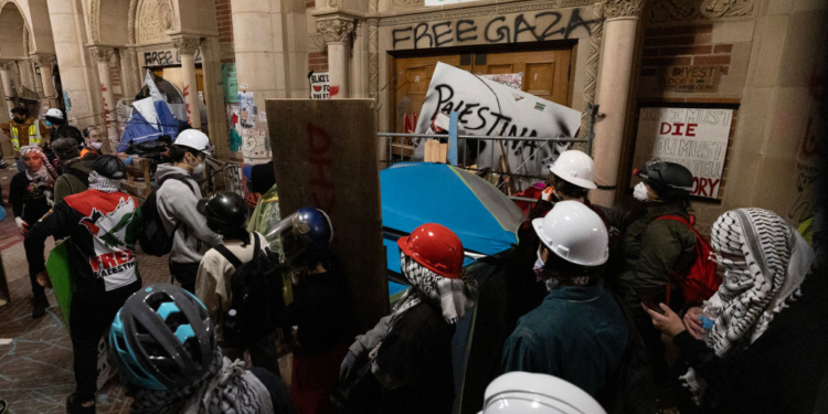LAPD Dismantle UCLA Encampment 