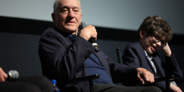 De Niro Likens Trump to Hitler, Mussolini