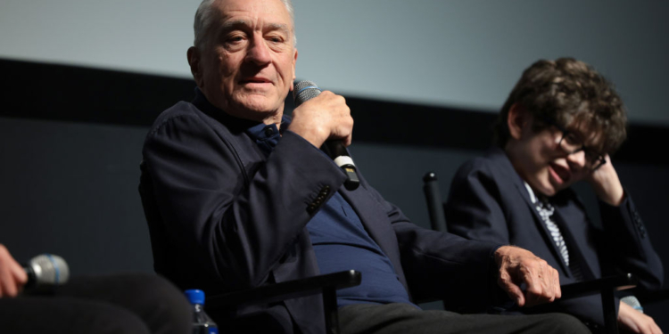 De Niro Likens Trump to Hitler, Mussolini