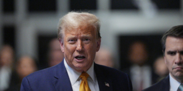 Onlookers Paying Big Money for Chance to Sit in Trump Trial 