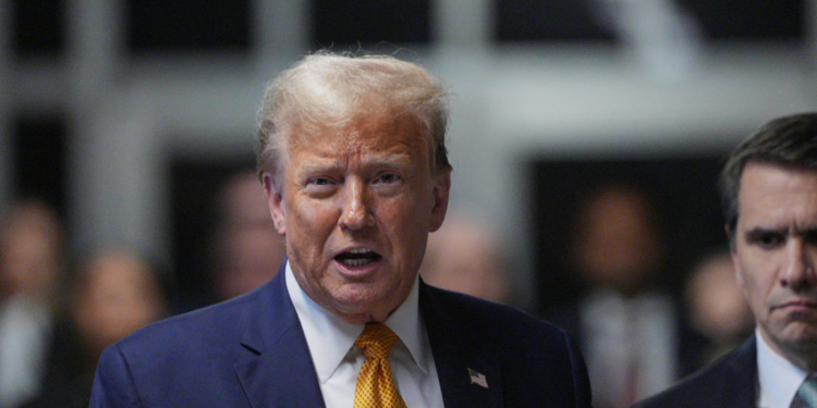 Onlookers Paying Big Money for Chance to Sit in Trump Trial 