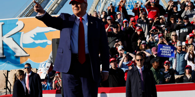 Trump Offers 3-Word Response to CNN Debate Proposal
