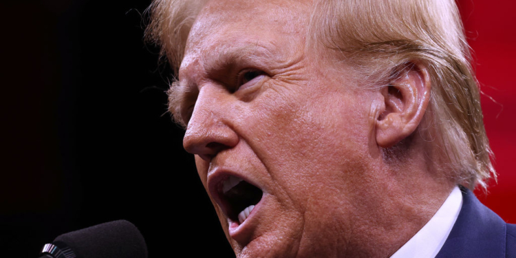 Biden, Trump Argue Over Lapse in Trump Speech: ‘Donald Trump Doesn’t Freeze’