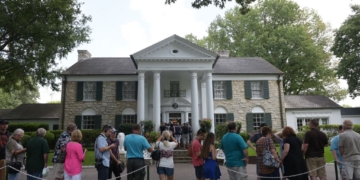 Elvis’ Granddaughter Fighting for Graceland Amid Foreclosure 