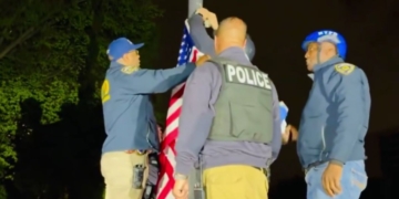 On Tuesday night, members of the NYPD took down a Palestinian flag and hoisted the American flag after removing ani-Israel protesters from City College of New York.