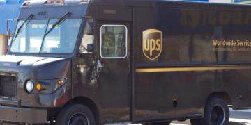 Drivers Left Sweltering In Summer Heat After Teamsters Blow AC Truck Negotiations