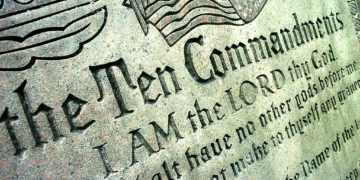 New Law Requires Louisiana Public Schools to Post 10 Commandments — Governor Ready for Lawsuits