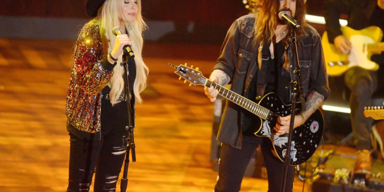 Billy Ray Cyrus Seeks Divorce From Firerose
