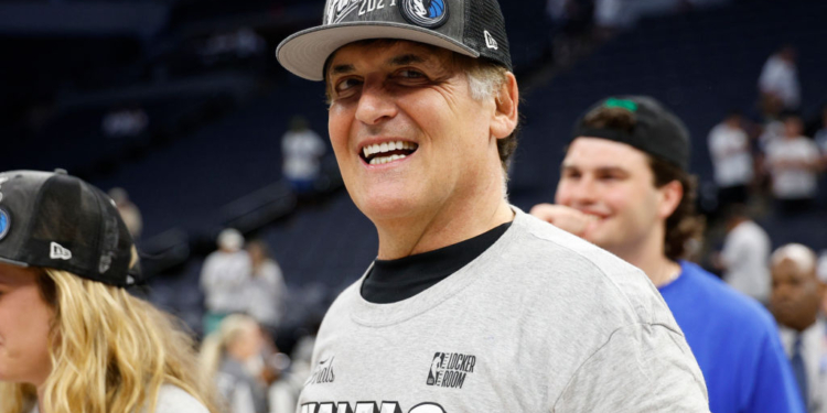 Battle of Ages —  Mark Cuban Feuds with Piers Morgan, Bill Ackman Over Biden’s Age