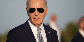 Video of Biden Struggling Over Sentence at Fundraiser With Obama Sparks Concern