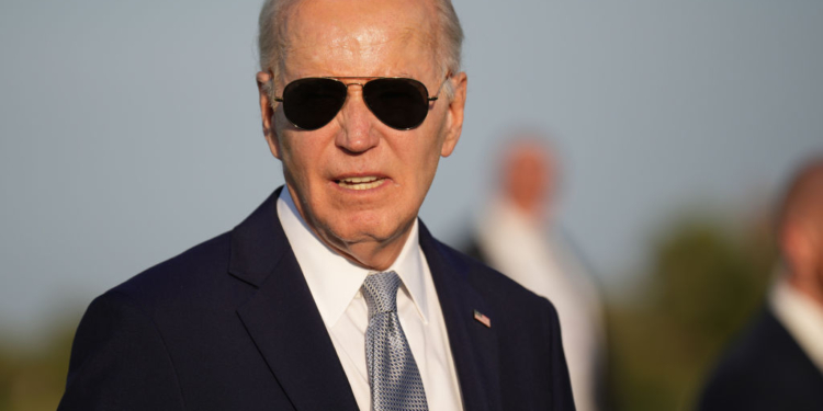 Video of Biden Struggling Over Sentence at Fundraiser With Obama Sparks Concern