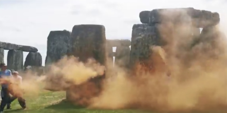 2 Environmental Activists Arrested for Defacing Stonehenge With Orange Paint