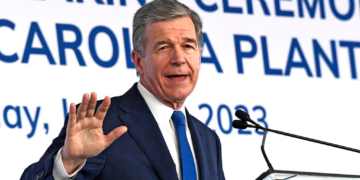 Roy Cooper Bows Out of Harris VP Contention