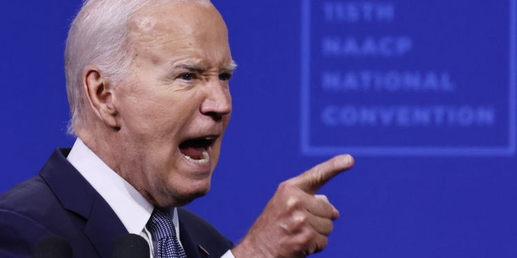 Biden Lashes Out at Dem Who Received a Bronze Star: Report