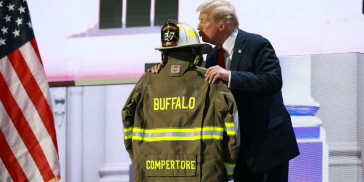 Video: Trump Pays Tribute to Firefighter Killed During Assassination Attempt