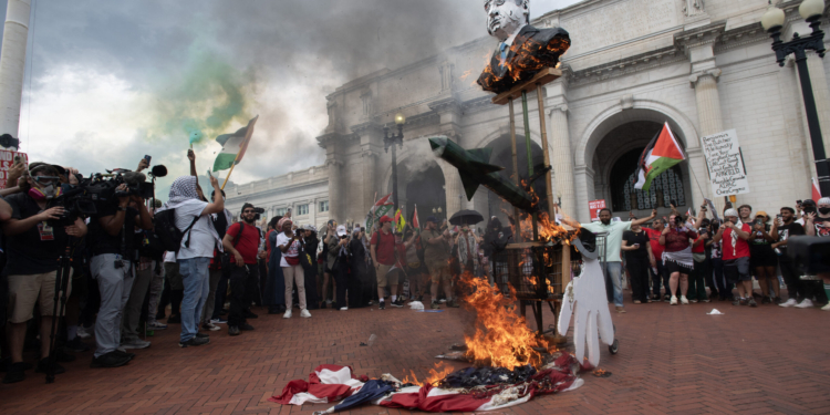 GOP Lawmakers Raise the American Flag Near the Capitol After Protesters Replace It With Palestinian Flag