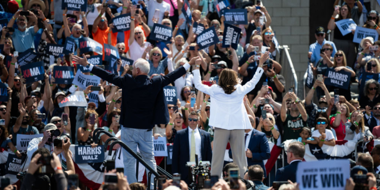 Trump Claims Harris Crowds Are AI
