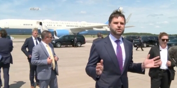 Vance Walks Over to Harris’ Plane at Airport to Pressure Her to Take Questions From Reporters