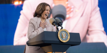 ‘Child-Free By Choice’: Cat Lady Convention Goers Embrace Kamala Harris, Diss JD Vance